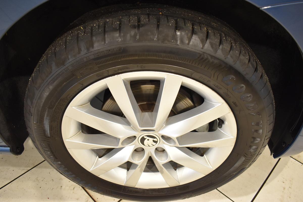 Skoda Scala 1.5TSI Ambition LED SHZ PDC