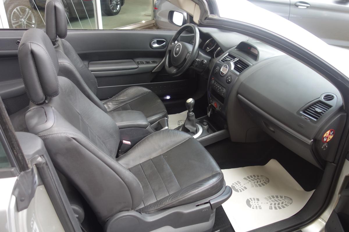 Renault Megane 1,9 dCi FAP CC KLIMA ALU LEDER PDC SHZ AHK 