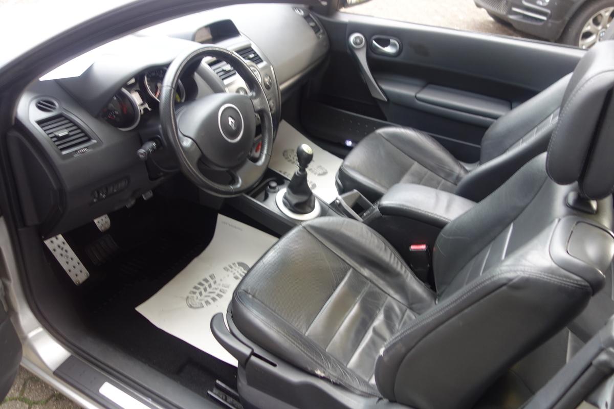 Renault Megane 1,9 dCi FAP CC KLIMA ALU LEDER PDC SHZ AHK 