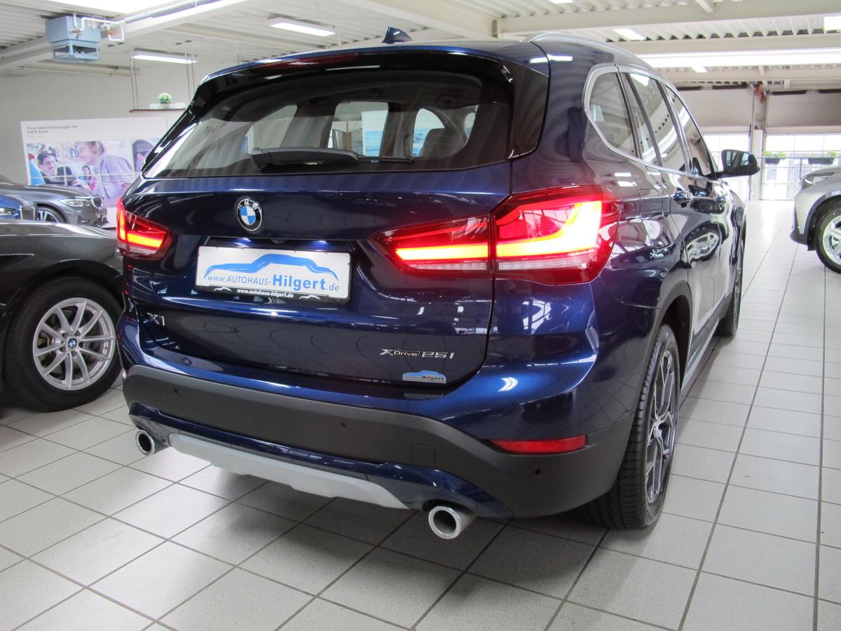 BMW X1xDrive25i xLine LED Navi Kamera PDC Sitzhz.