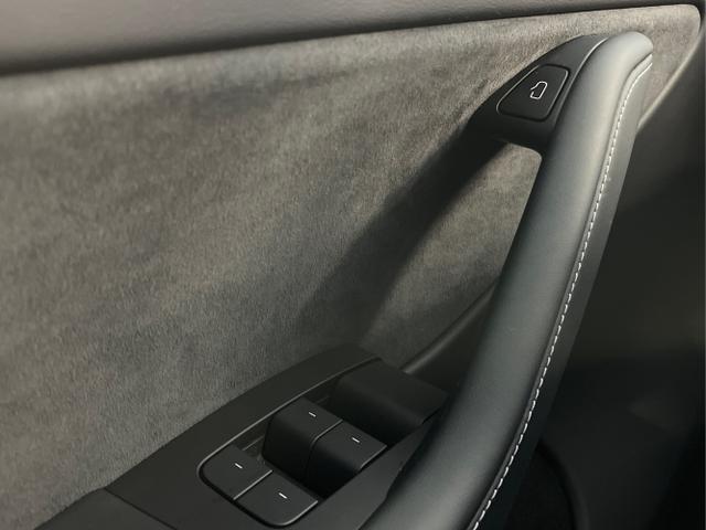 Tesla Model Y Performance Dualmotor-Allrad Leder+21...