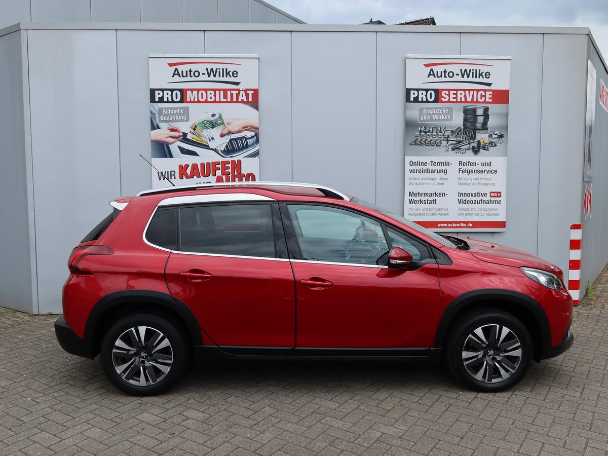 Peugeot 2008 1.2 PureTech 110 Allure*AHK*ALLWETTERREIFEN*SHZ*