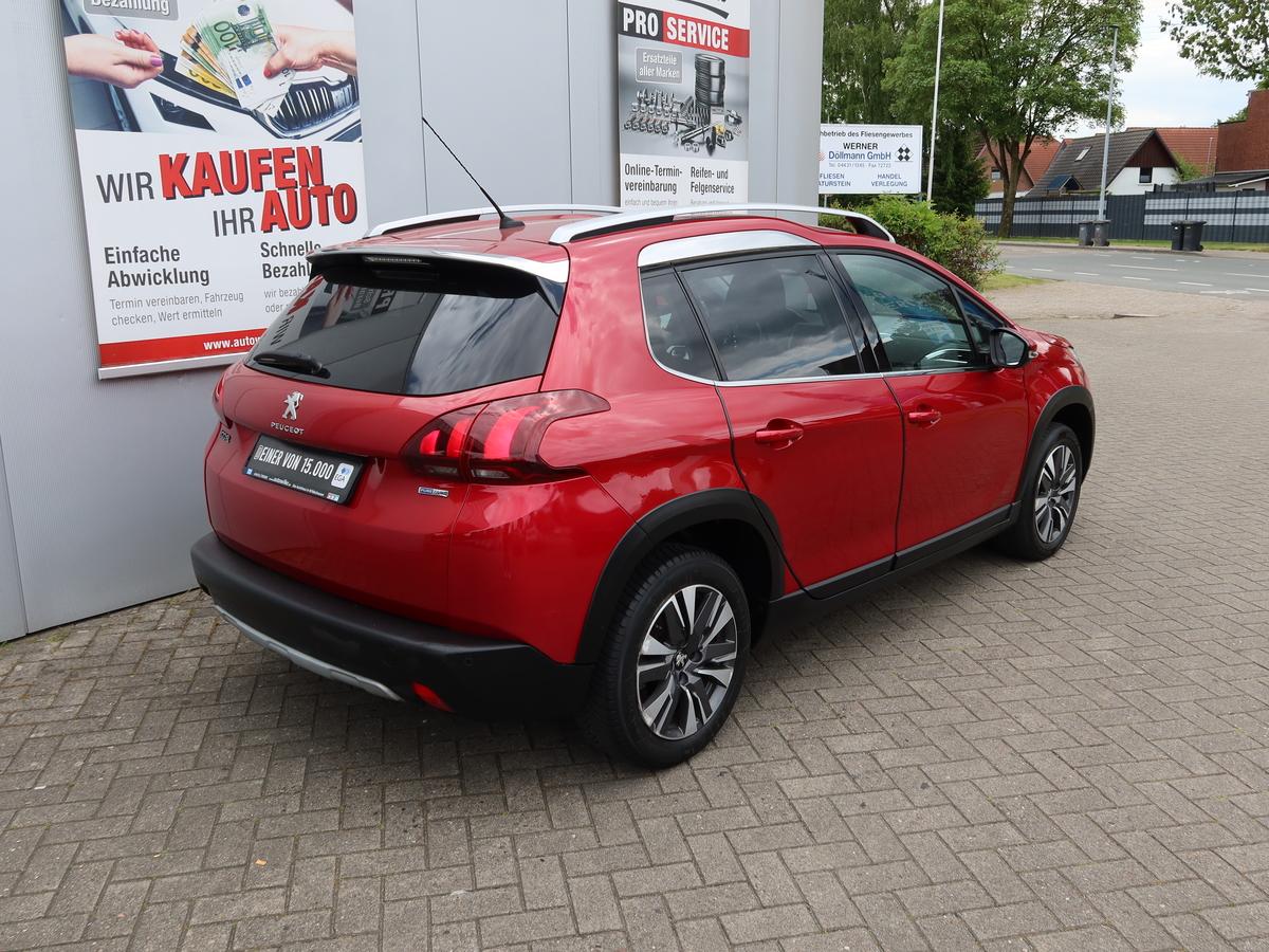 Peugeot 2008 1.2 PureTech 110 Allure*AHK*ALLWETTERREIFEN*SHZ*