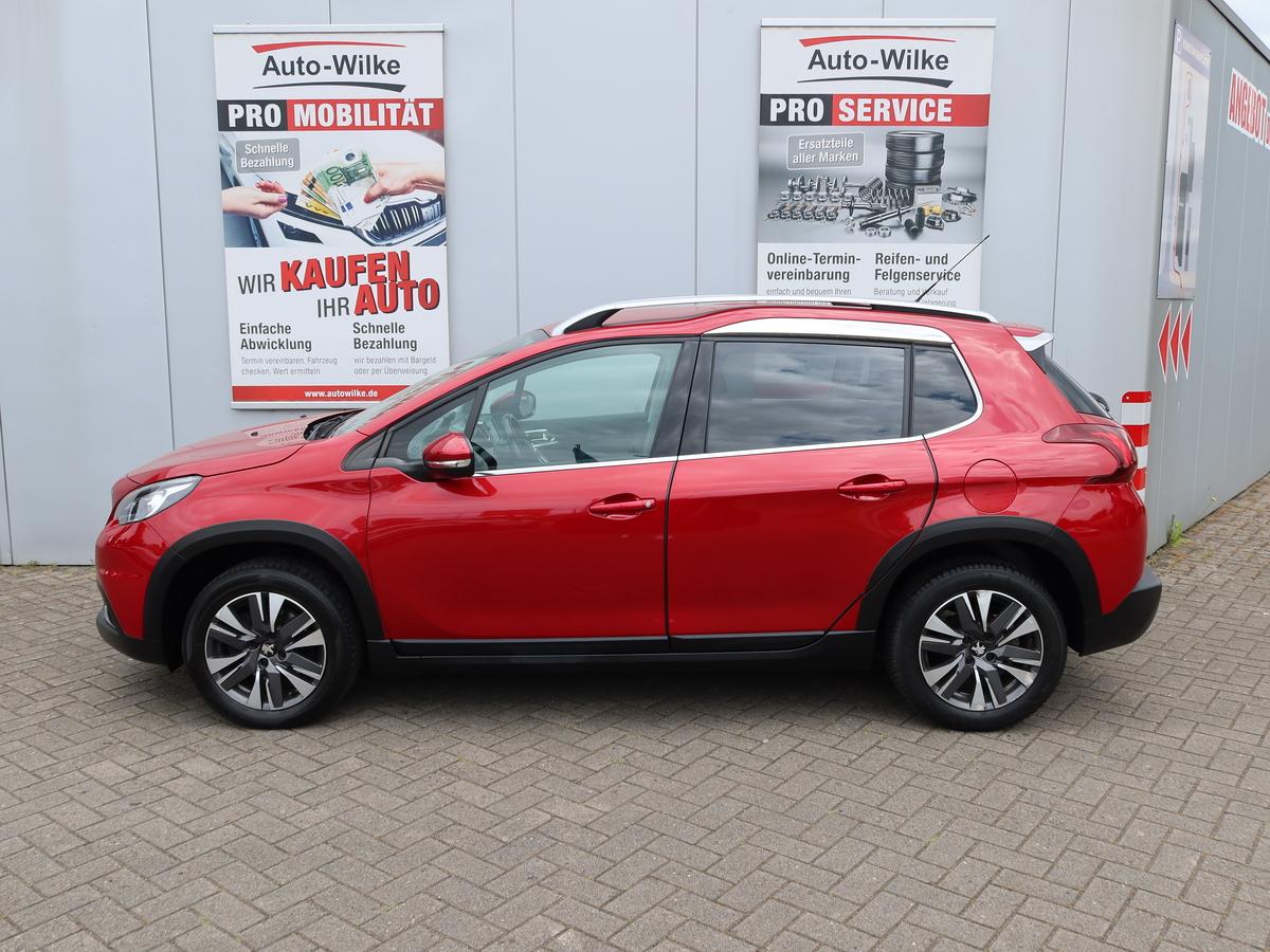 Peugeot 2008 1.2 PureTech 110 Allure*AHK*ALLWETTERREIFEN*SHZ*