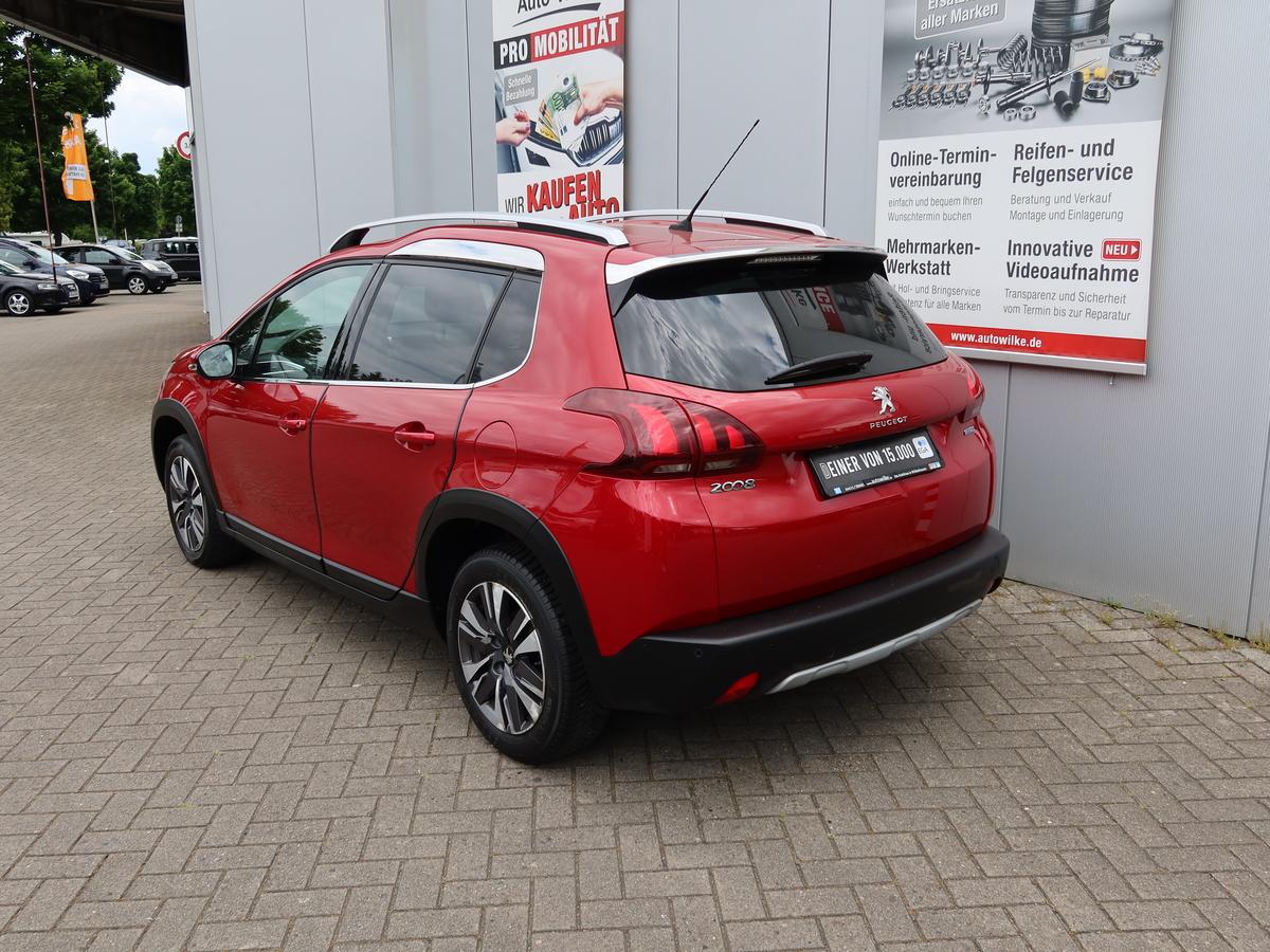 Peugeot 2008 1.2 PureTech 110 Allure*AHK*ALLWETTERREIFEN*SHZ*