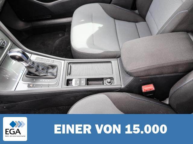 Volkswagen Golf VII e- Navi LED Scheinwerferreg. ACC 2-Zonen-Klimaautom Klimaautom Fahrerpr