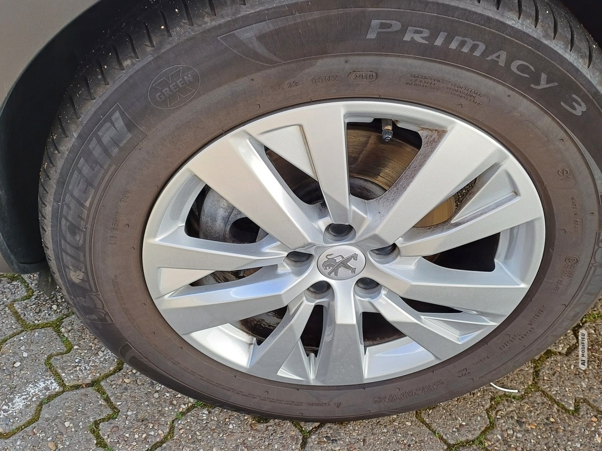 Peugeot 3008 1.2 PURE TECH 130 ACTIVE 1H*22TKM*NAVI*CAM*SHZ*PDC V+H