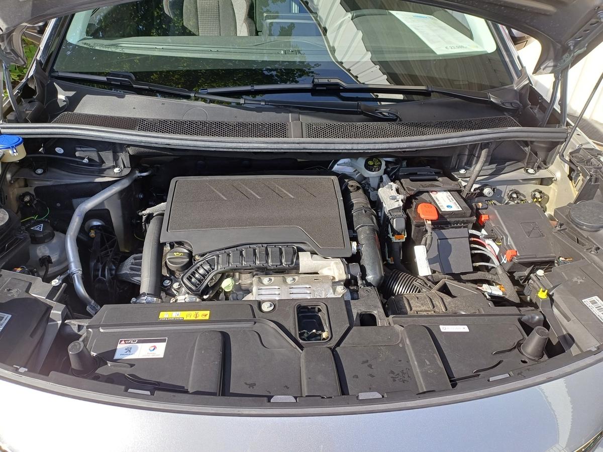 Peugeot 3008 1.2 PURE TECH 130 ACTIVE KLIMA ALU NAVI PDC SHZ CAMER  
