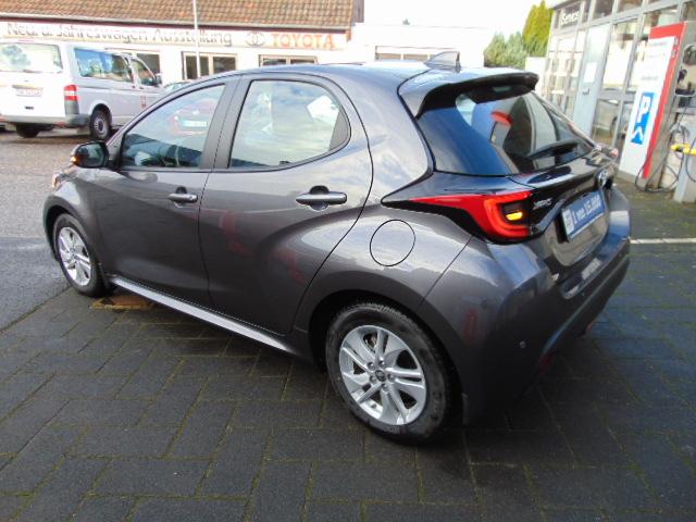 Toyota Yaris 1.5 Hybrid - R.Kam + PDC - Sitzhzg -  T.omat - LED 