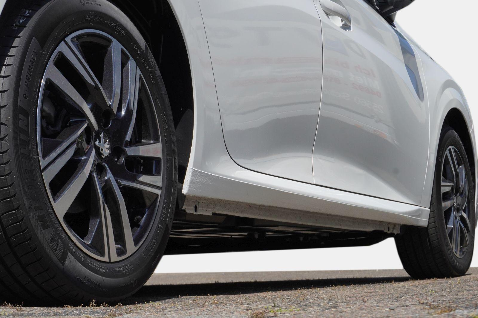 Peugeot 208 BlueHDi 100 Allure++EPH++NAVI++SHZ