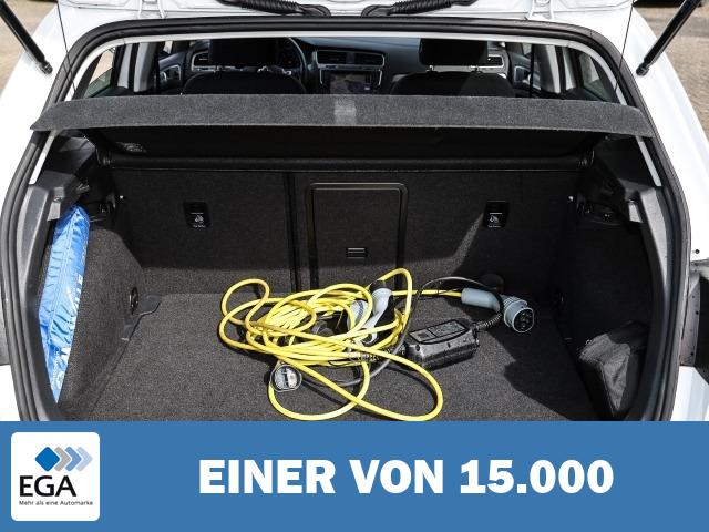 Volkswagen Golf VII e- Navi LED Scheinwerferreg. ACC 2-Zonen-Klimaautom Klimaautom Fahrerpr