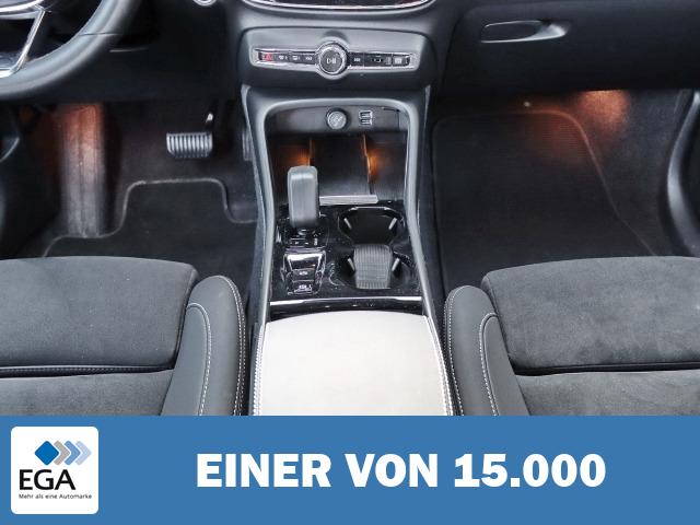 Volvo XC40 Plus Dark Recharge Plug-In Hybrid 2WD T5 Twin Engine EU6d StandHZG Navi dig