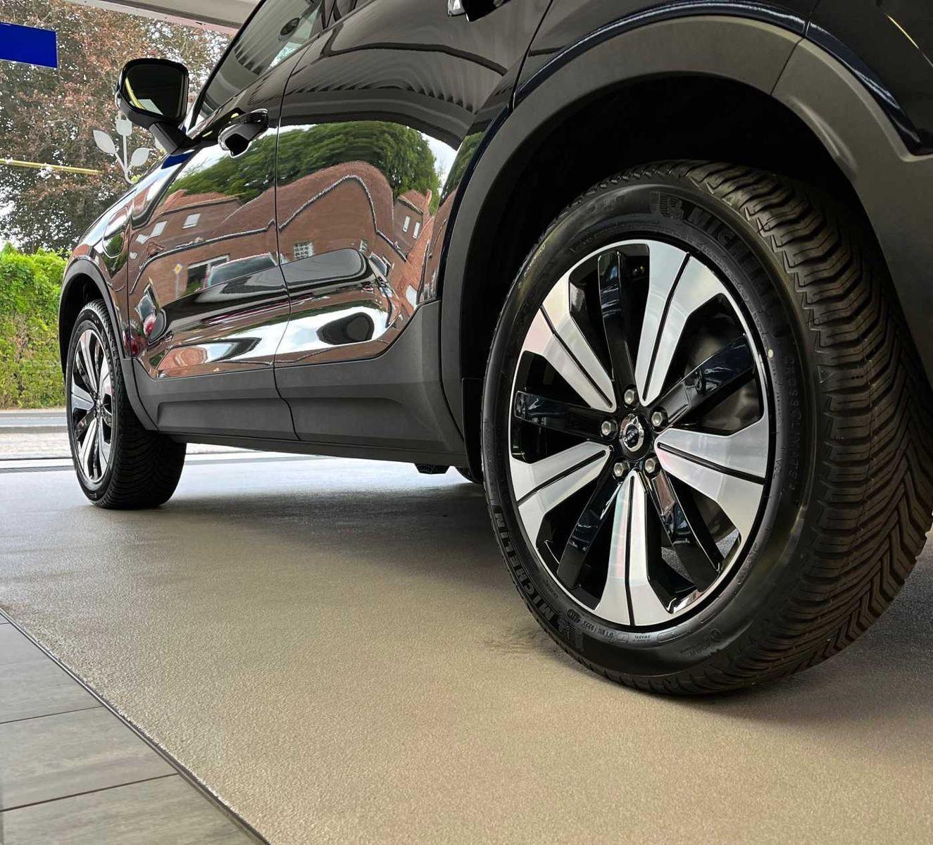 Volvo XC40 XC40 Plus Dark Recharge Plug-In Hybrid 2WD