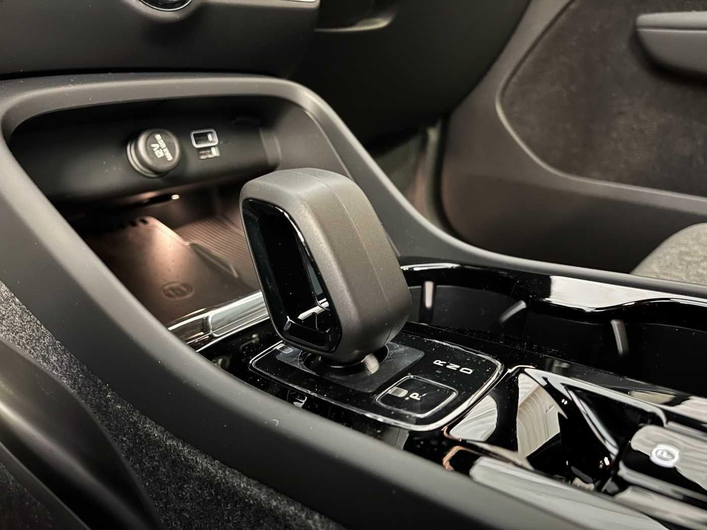 Volvo XC40 XC40 Plus Dark Recharge Plug-In Hybrid 2WD