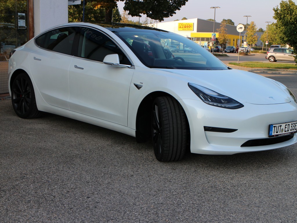 Tesla Model 3 RWD Performance Allrad *MWST ausweisbar*