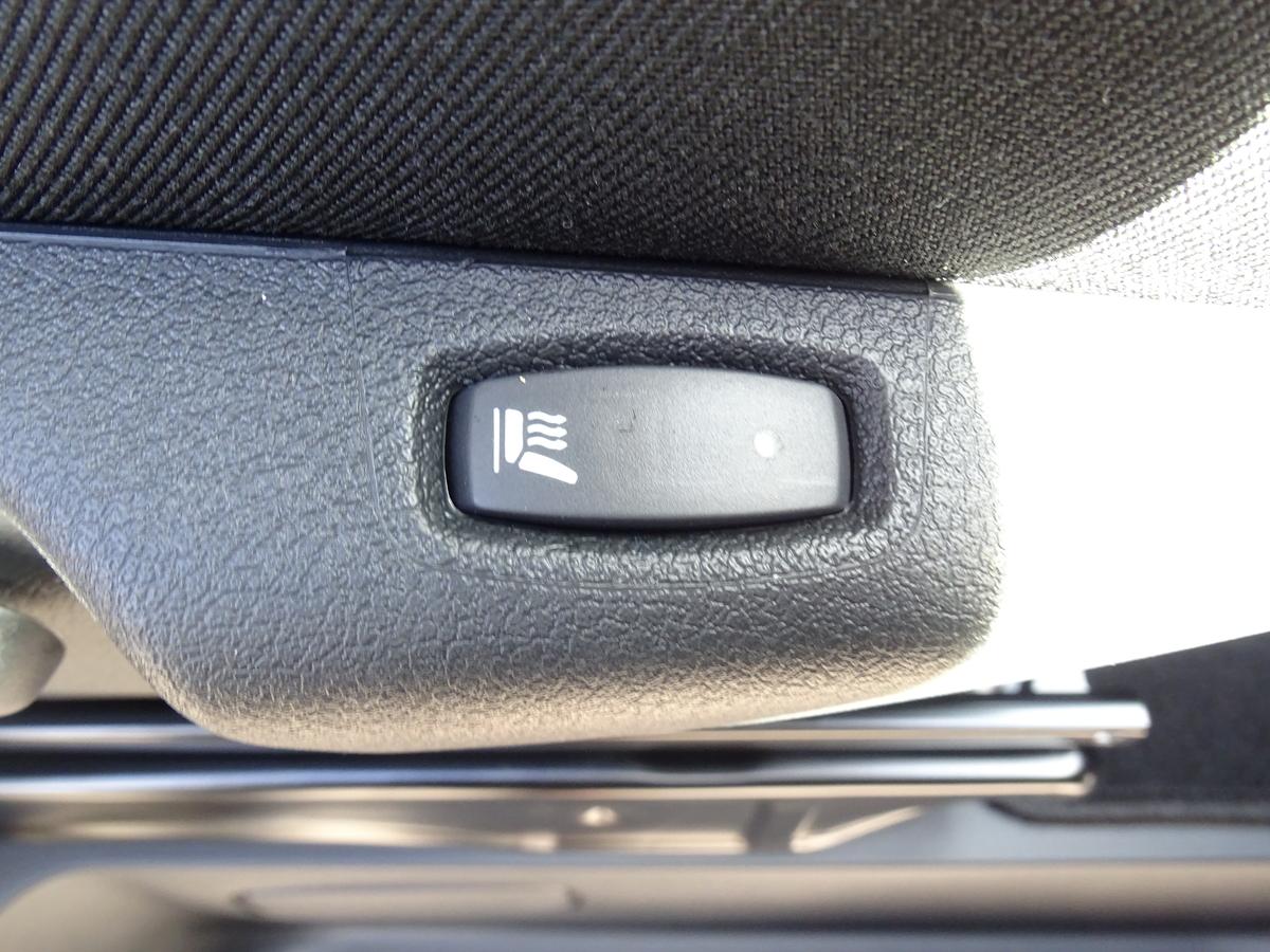 Nissan Primastar 2.8 dCi 170 L1H1 Tekna Kombi Automatik 8Sitzer 