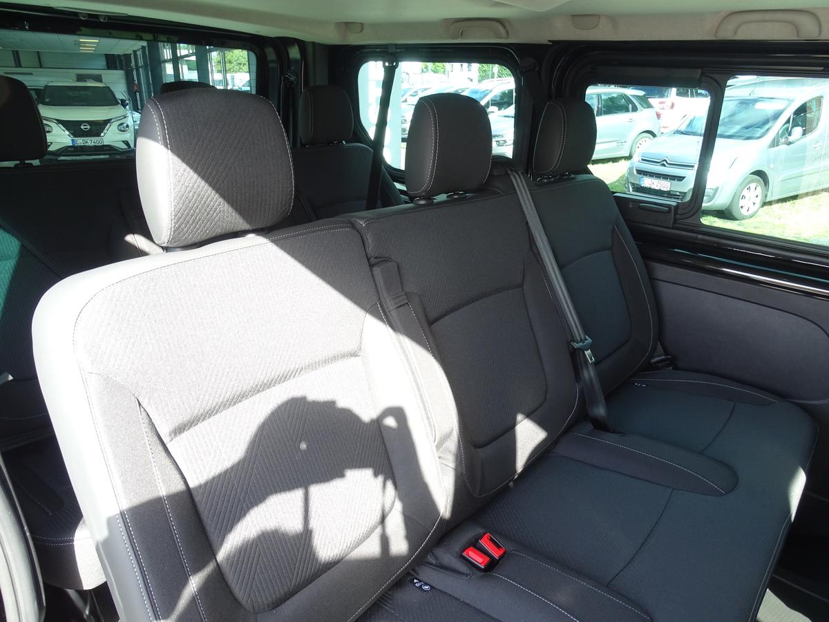 Nissan Primastar 2.8 dCi 170 L1H1 Tekna Kombi Automatik 8Sitzer 