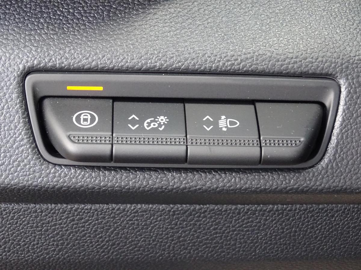Nissan Primastar 2.8 dCi 170 L1H1 Tekna Kombi Automatik 8Sitzer 