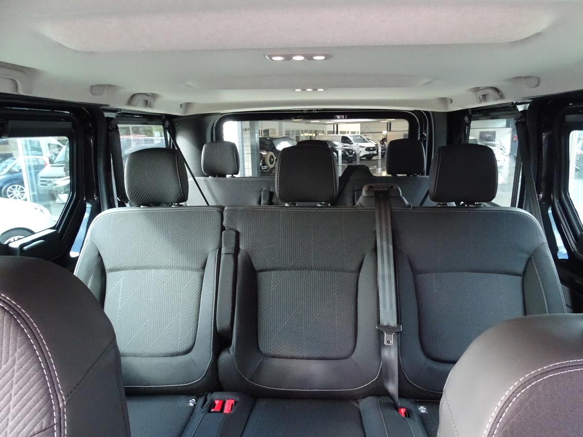 Nissan Primastar 2.8 dCi 170 L1H1 Tekna Kombi Automatik 8Sitzer 