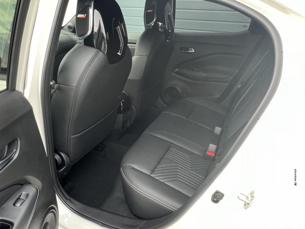 Nissan Juke Acenta 1,6 DIG-T Hybrid MMA Winterpaket