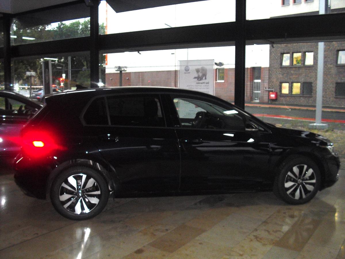 Volkswagen Golf VIII 1.0 eTSI Move 7-Gang DSG*LED*SHZ*