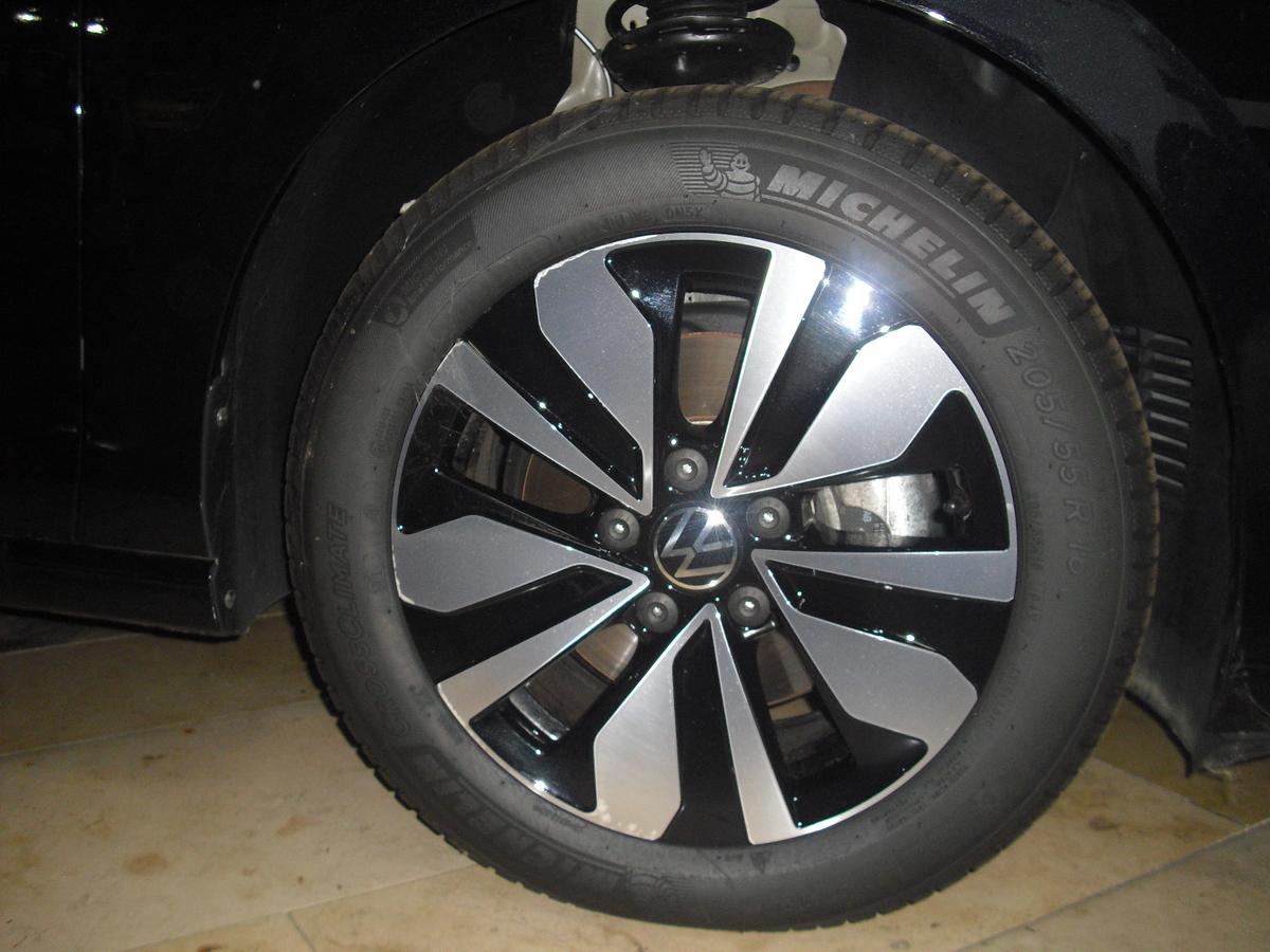 Volkswagen Golf VIII 1.0 eTSI Move 7-Gang DSG*LED*SHZ*