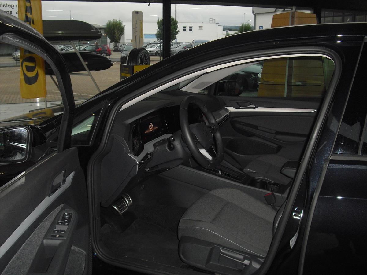 Volkswagen Golf VIII 1.0 eTSI Move 7-Gang DSG*LED*SHZ*