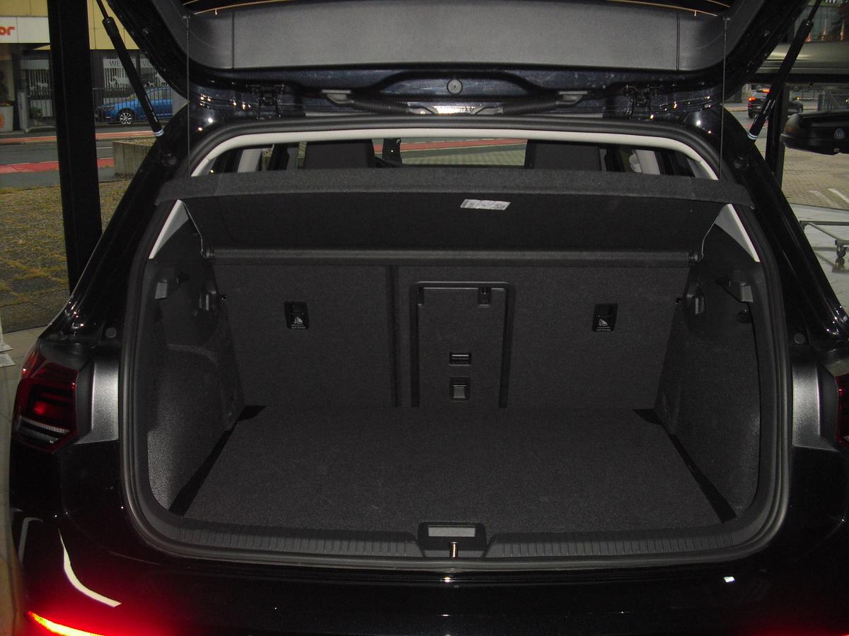 Volkswagen Golf VIII 1.0 eTSI Move 7-Gang DSG*LED*SHZ*
