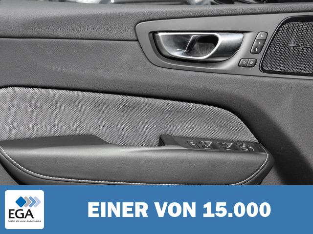 Volvo XC60 Ultimate Dark Recharge Plug-In Hybrid AWD T8 Twin Engine EU6d Allrad HUD St