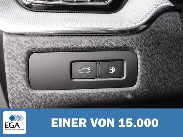 Volvo XC60 Ultimate Dark Recharge Plug-In Hybrid AWD T8 Twin Engine EU6d Allrad HUD St