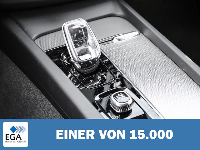 Volvo XC60 Ultimate Dark Recharge Plug-In Hybrid AWD T8 Twin Engine EU6d Allrad HUD St
