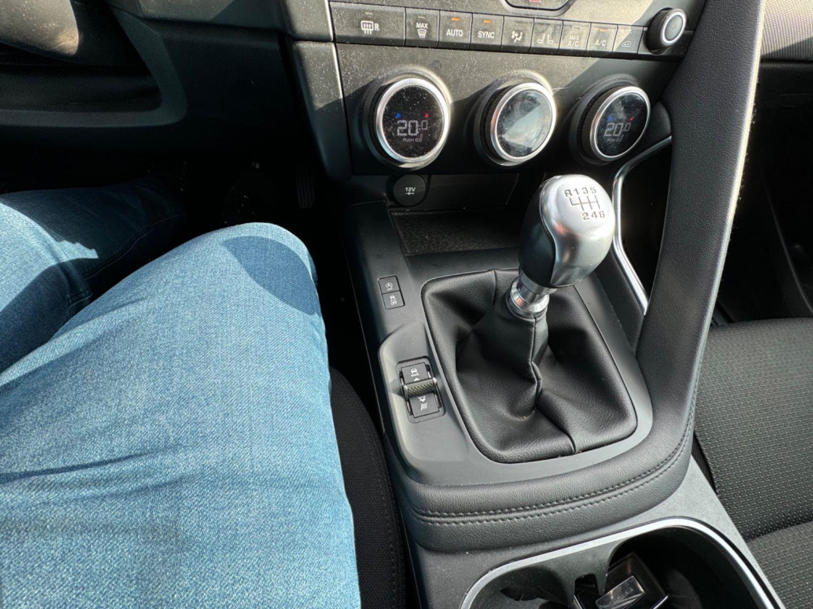 Jaguar E-Pace MFL NAVI AHK SPUR ACC LED Kamera SHZ TOP