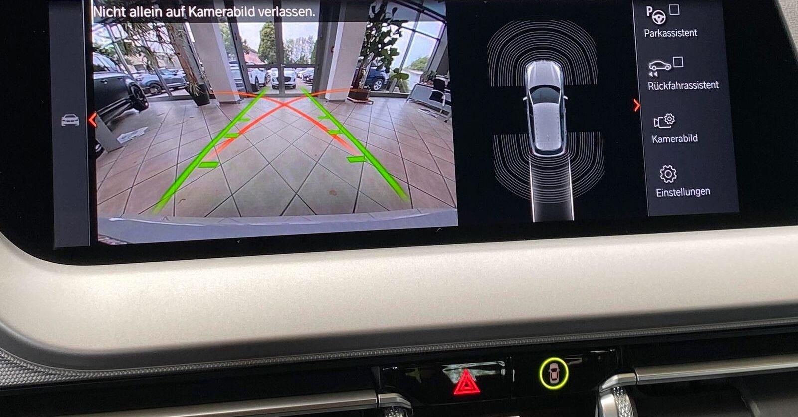 BMW 118 d Advantage*NAV*SHZ*TEMP*CARPLAY*RFK