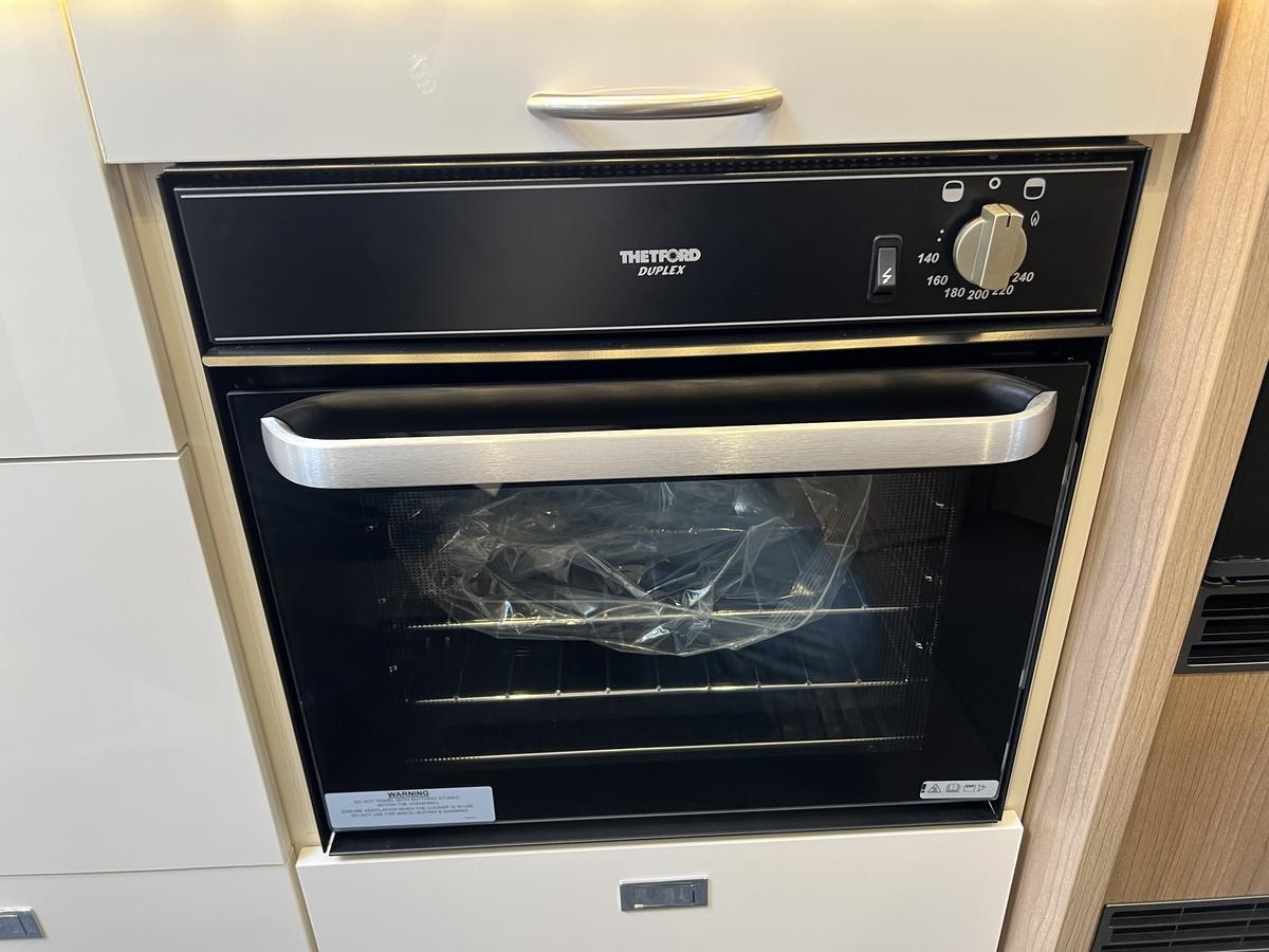 Malibu I 430 KB LE Lithium+Solar+Markise+TV+Backofen+Truma 6E