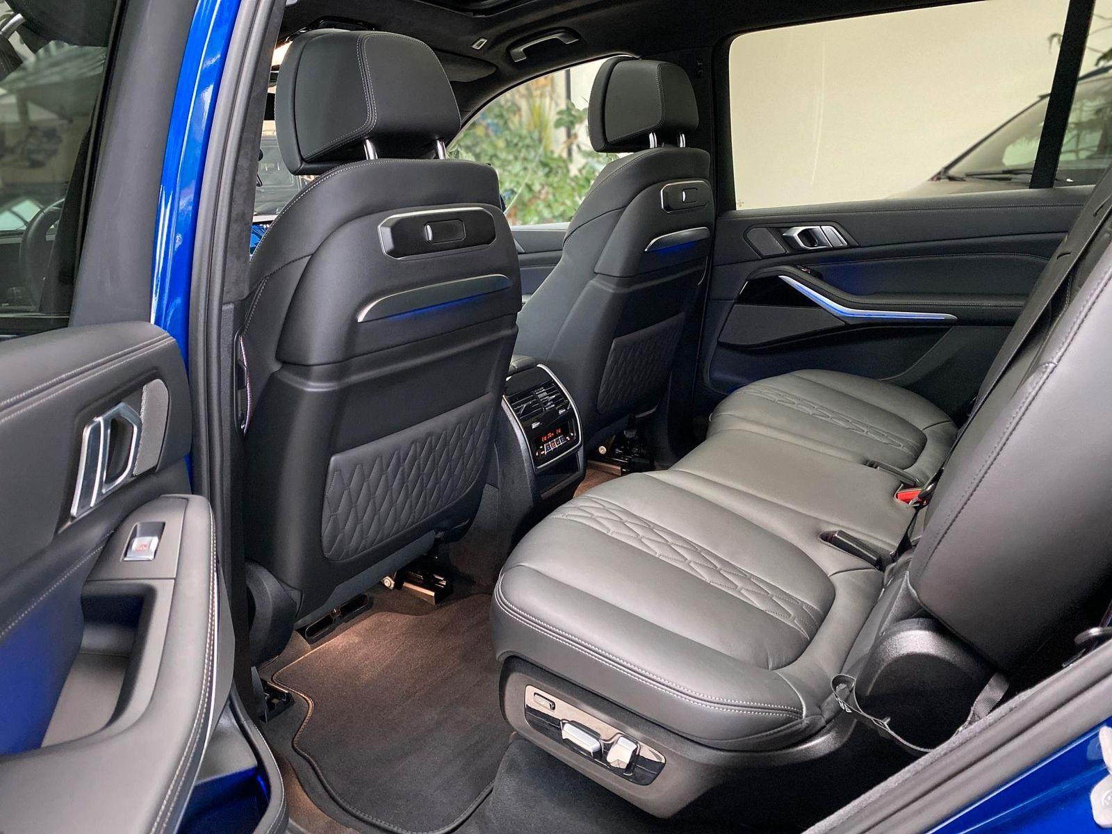 BMW X7 M60 i*MASSAGE*STDHZG*AHK*LEDER*GLAS*