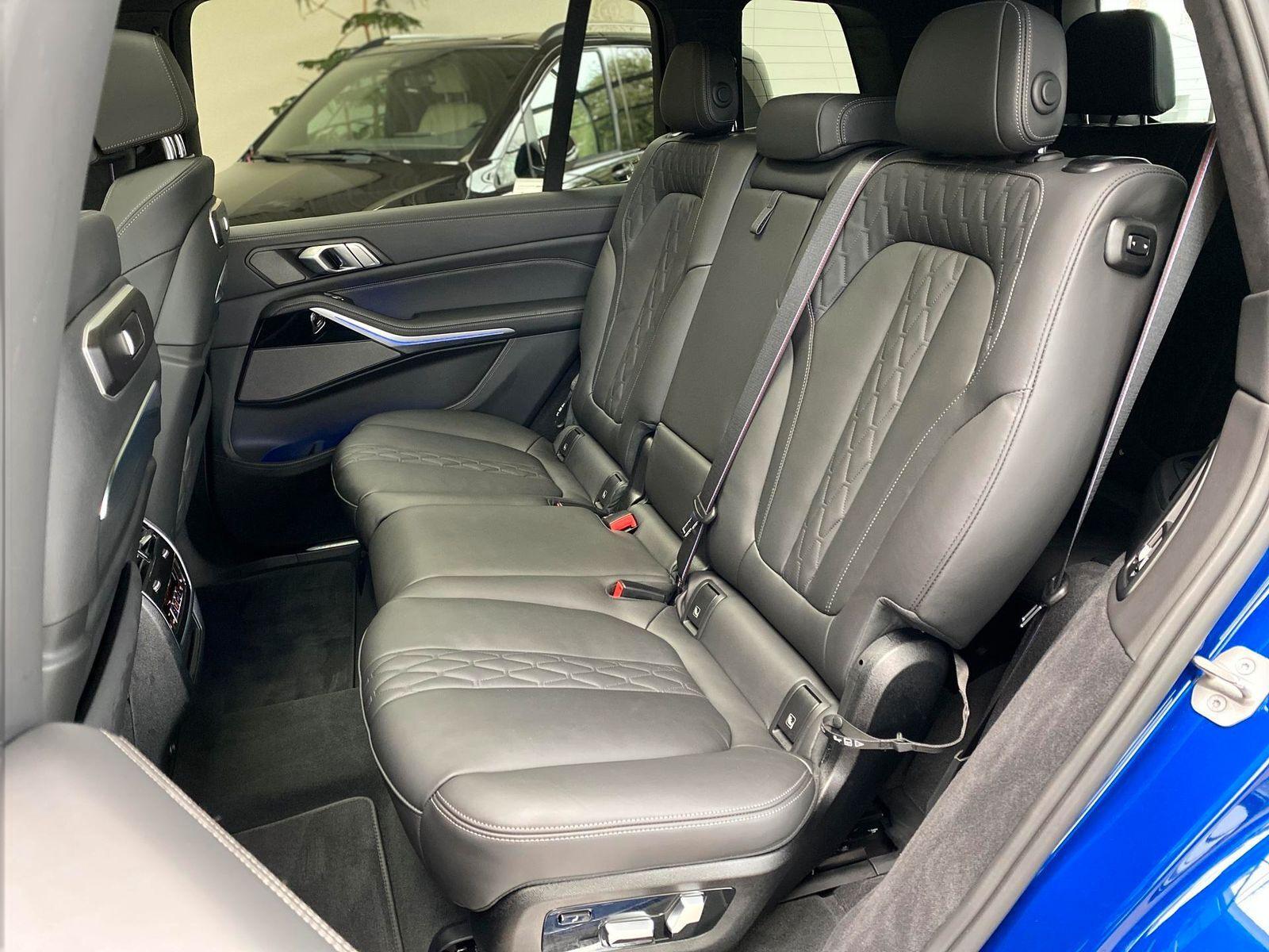 BMW X7 M60 i*MASSAGE*STDHZG*AHK*LEDER*GLAS*