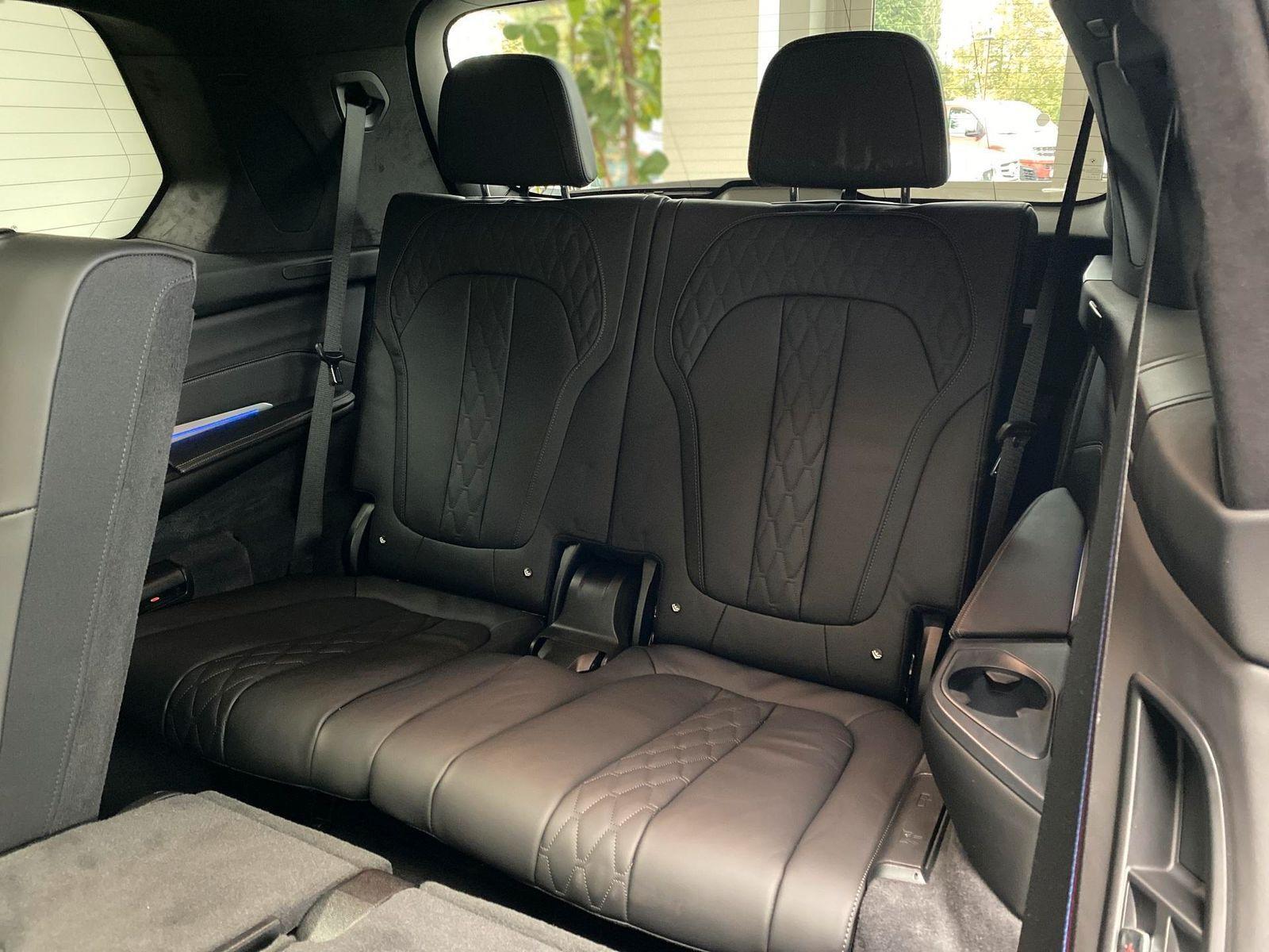 BMW X7 M60 i*MASSAGE*STDHZG*AHK*LEDER*GLAS*