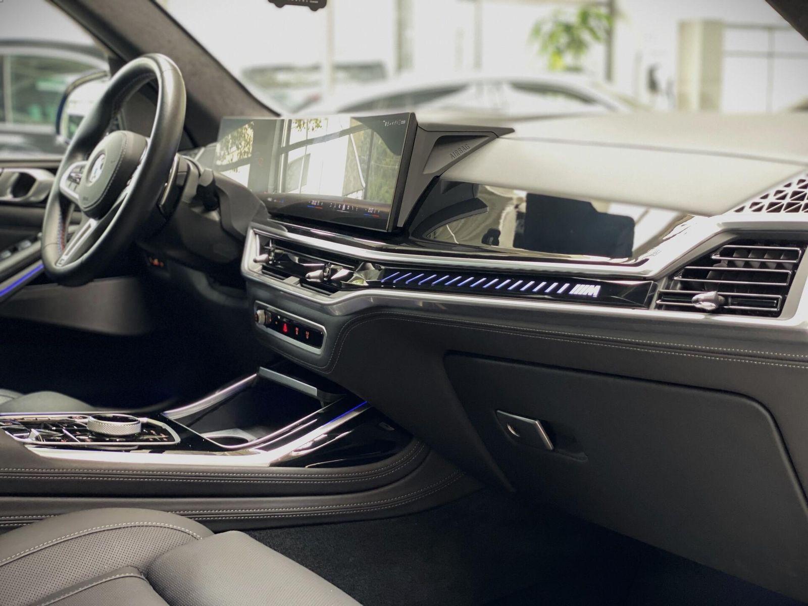BMW X7 M60 i*MASSAGE*STDHZG*AHK*LEDER*GLAS*