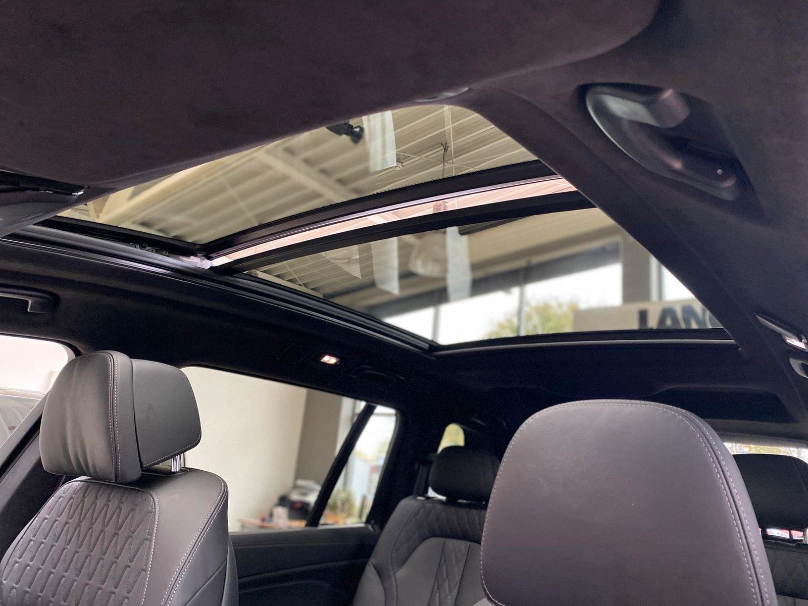 BMW X7 M60 i*MASSAGE*STDHZG*AHK*LEDER*GLAS*