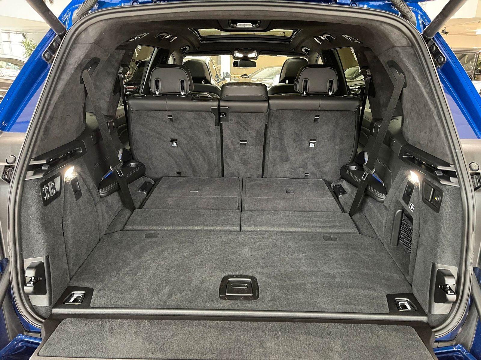 BMW X7 M60 i*MASSAGE*STDHZG*AHK*LEDER*GLAS*