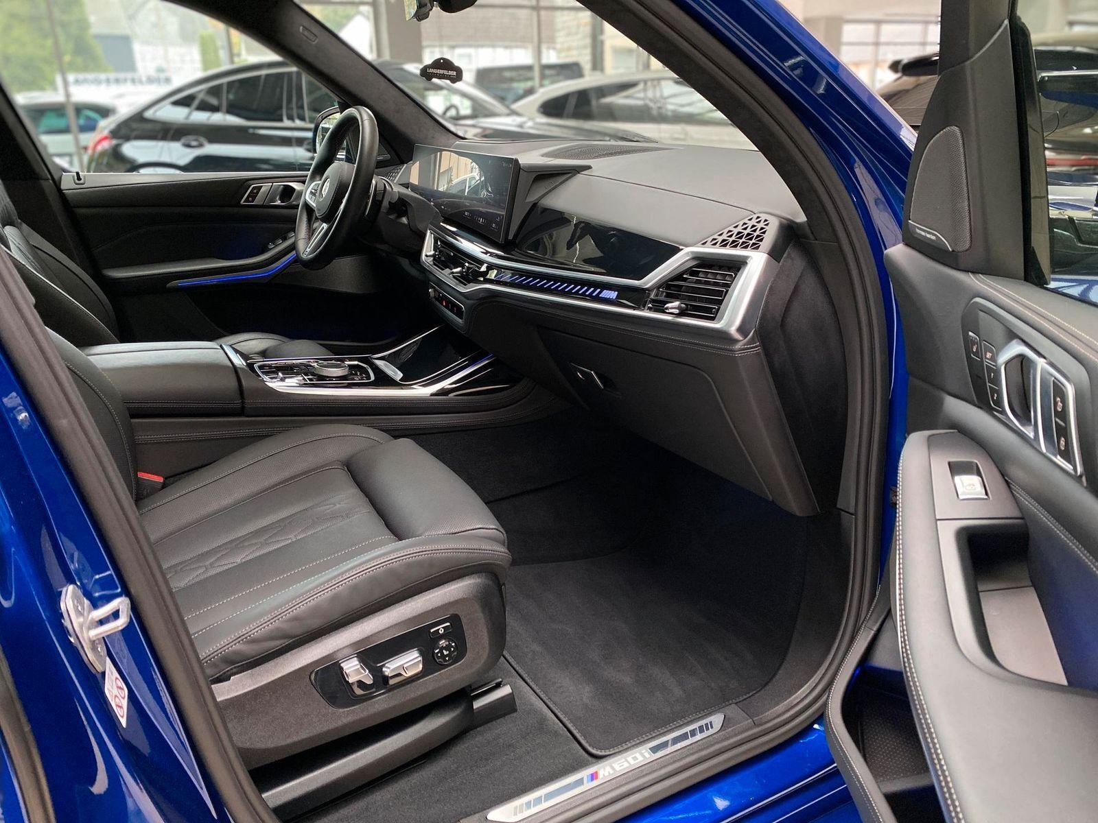 BMW X7 M60 i*MASSAGE*STDHZG*AHK*LEDER*GLAS*
