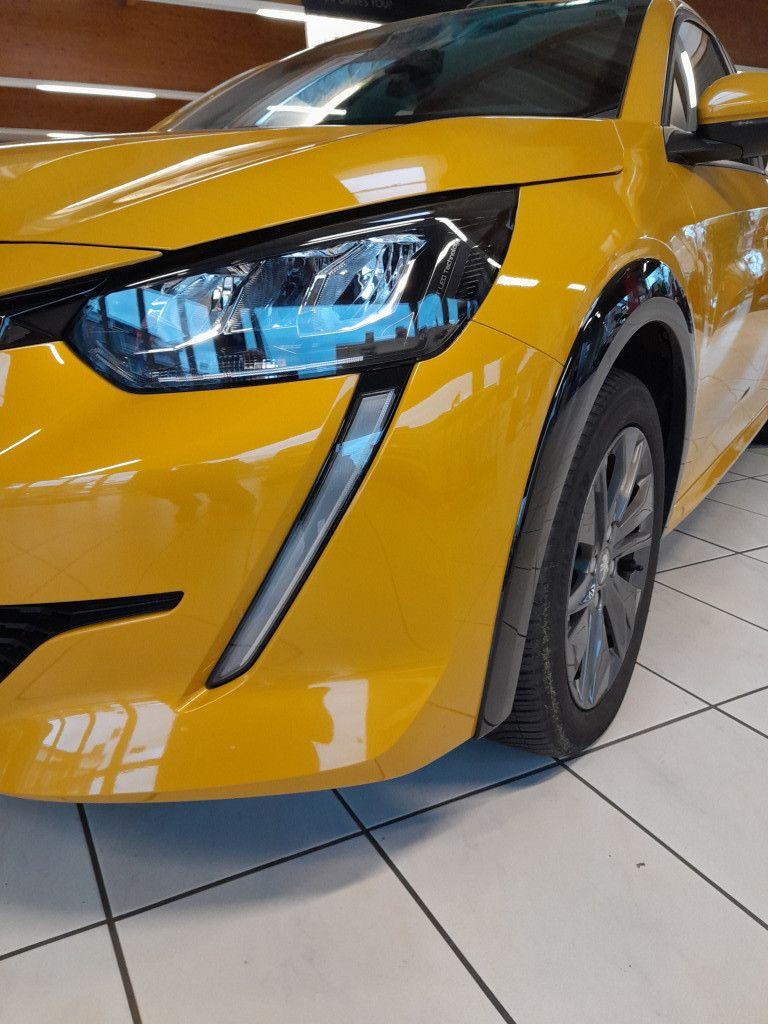 Peugeot 208 -e Active Pack 136++SHZ++RFK++EPH hinten