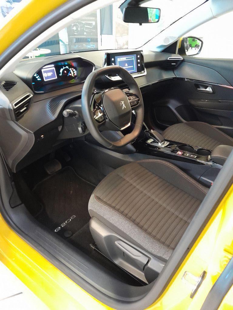 Peugeot 208 -e Active Pack 136++SHZ++RFK++EPH hinten