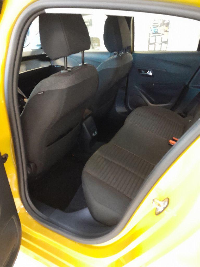 Peugeot 208 -e Active Pack 136++SHZ++RFK++EPH hinten