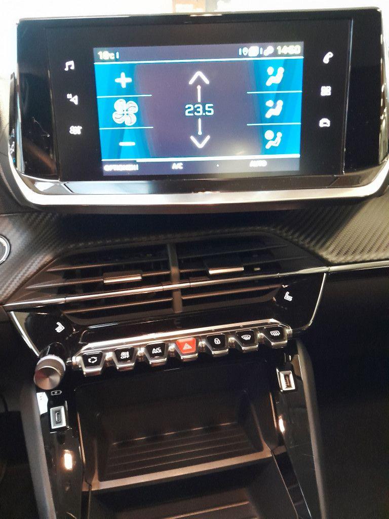 Peugeot 208 -e Active Pack 136++SHZ++RFK++EPH hinten