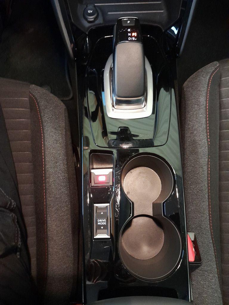 Peugeot 208 -e Active Pack 136++SHZ++RFK++EPH hinten