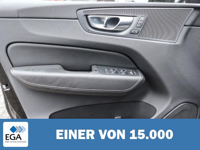 Volvo XC60 Plus Black Edition Recharge Plug-In Hybrid AWD T8 Twin Engine EU6d AD Stand