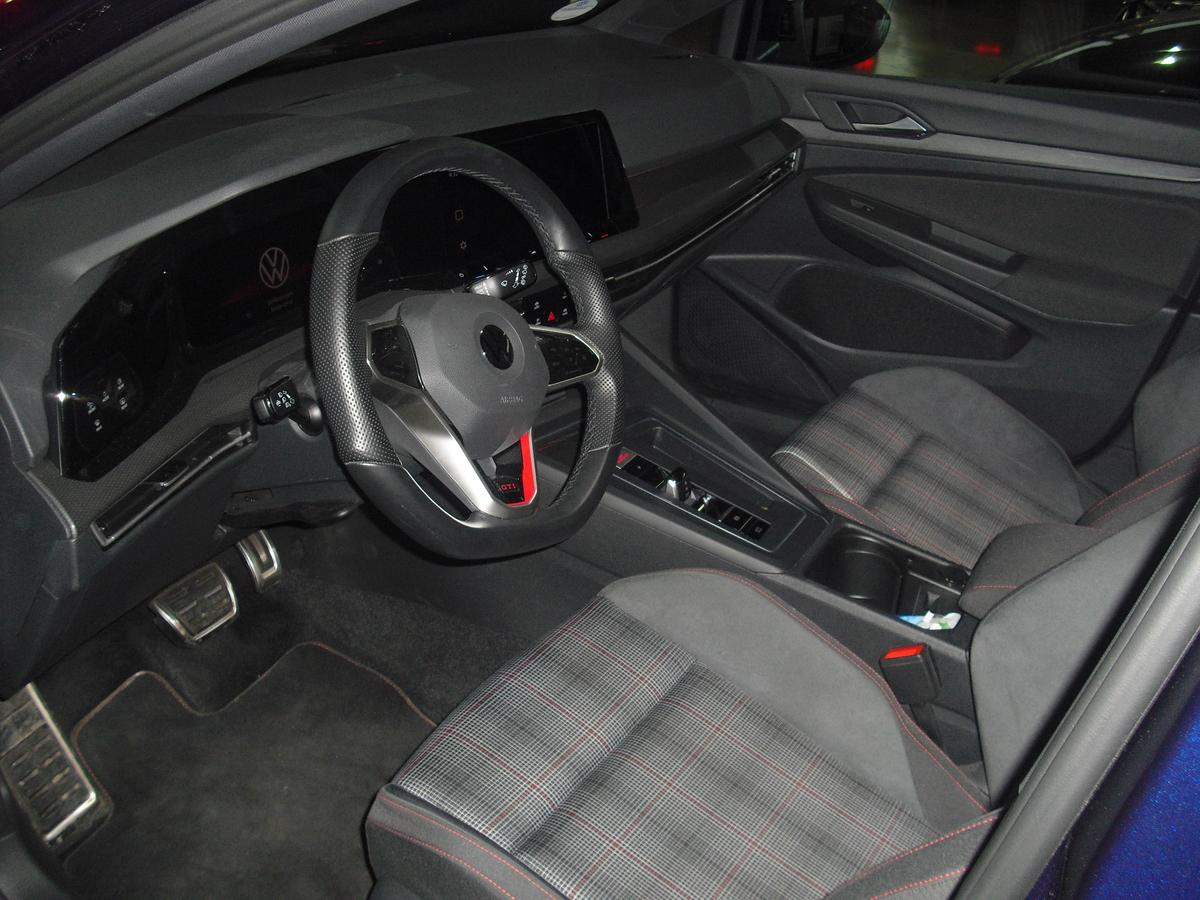 Volkswagen Golf GTI VIII 2.0 TSI Matrix-LED/NAVI/Business/RFK
