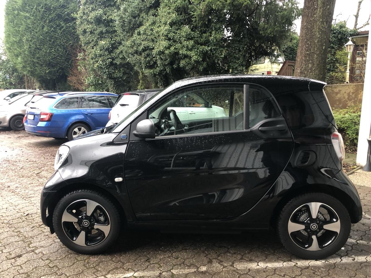 Smart ForTwo EQ*Exclusive*JBL* PANO*PTS*ALU*CAM*MEDIA*LED*SHZ*22kw