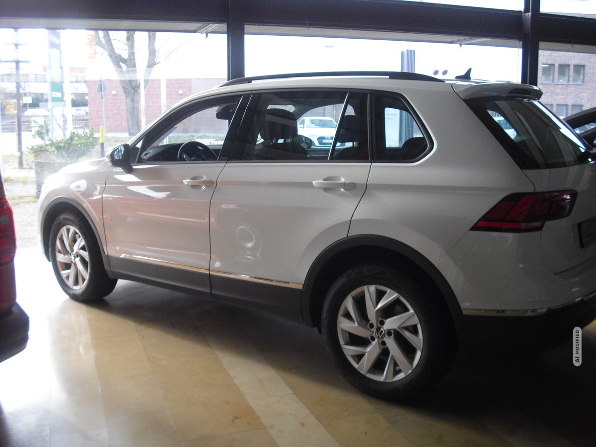Volkswagen Tiguan 2.0 TSI Life 4Motion (7-Gang DSG / AHK)